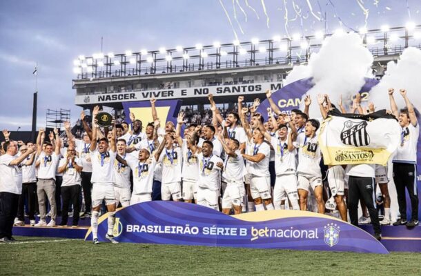 Antes de entrar em campo na penúltima rodada da Série B, Santos aproveita tropeços de Novorizontino e Mirassol e também garante o título do torneio, com duas rodadas de antecedência. - Foto: Raul Baretta/ Santos FC.