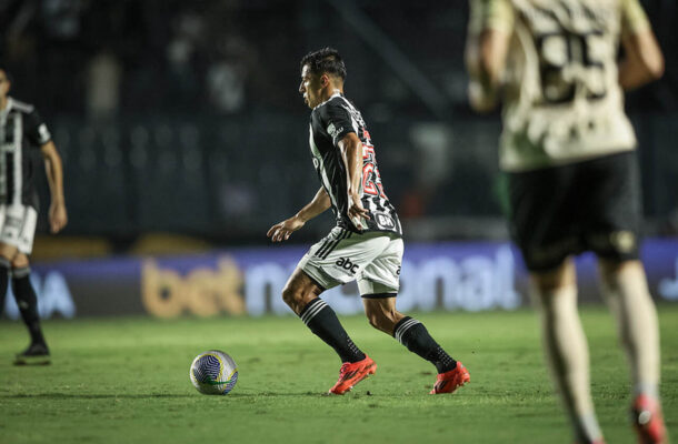 ALAN FRANCO - Assim como Fausto Vera, esteve muito mais preocupado com a defesa do que em tentar algo na criação. No segundo tempo, quando apareceu no ataque, roubou uma bola que deu para Vargas perder o gol mais feito do jogo. NOTA 5,0. Foto: Pedro Souza / Atlético