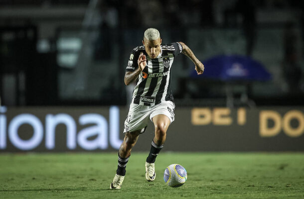 ARANA - Bem abaixo do normal. Na defesa, perdeu algumas disputas, e no ataque, apareceu mais do que o outro lateral, Saravia, mas sem explosão. Não está 100% fisicamente, e isso é nítido. Saiu aos 13 da etapa final. NOTA 5,0. Foto: Pedro Souza / Atlético