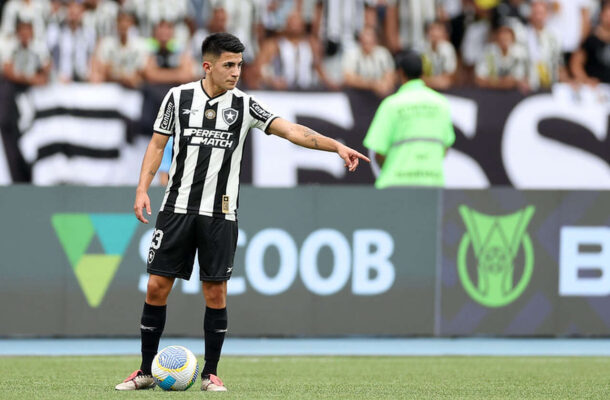 ALMADA - Discreto durante a maior parte do jogo. Parte da pouca criatividade do Botafogo passa também por uma atuação abaixo do habitual do argentino.. NOTA: 5,5 - Foto: Vitor Silva/Botafogo.