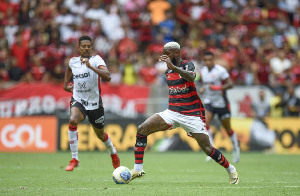 DEZEMBRO: Já sem chances de título do Campeonato Brasileiro, o Flamengo encerrou a competição de forma digna. O time encerrou sua participação na terceira posição da tabela, acumulando 70 pontos. Com um total de 61 gols marcados, o Flamengo superou os demais times em desempenho ofensivo. Desses gols, 11 foram anotados por Pedro antes de sua contusão. Foto: Marcelo Cortes/CRF