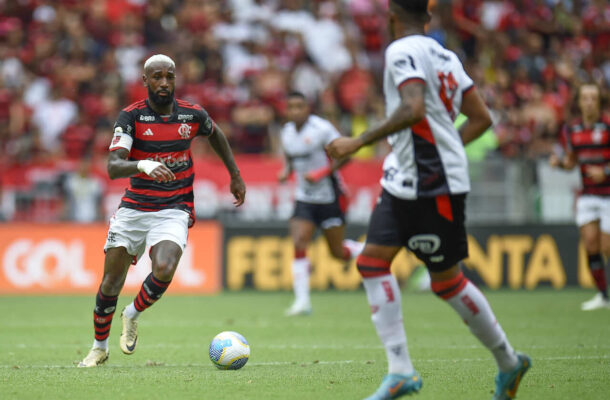 VITÓRIA - O time mostrou um excelente sistema defensivo no primeiro tempo e ainda qualidade quando tinha a bola. Por muito pouco não saiu vitorioso. Alerrandro foi letal no ataque quando necessário e fez o gol que o coloca como um dos artilheiros do Brasileirão - NOTA 7,0. Foto: Marcelo Cortes/CRF