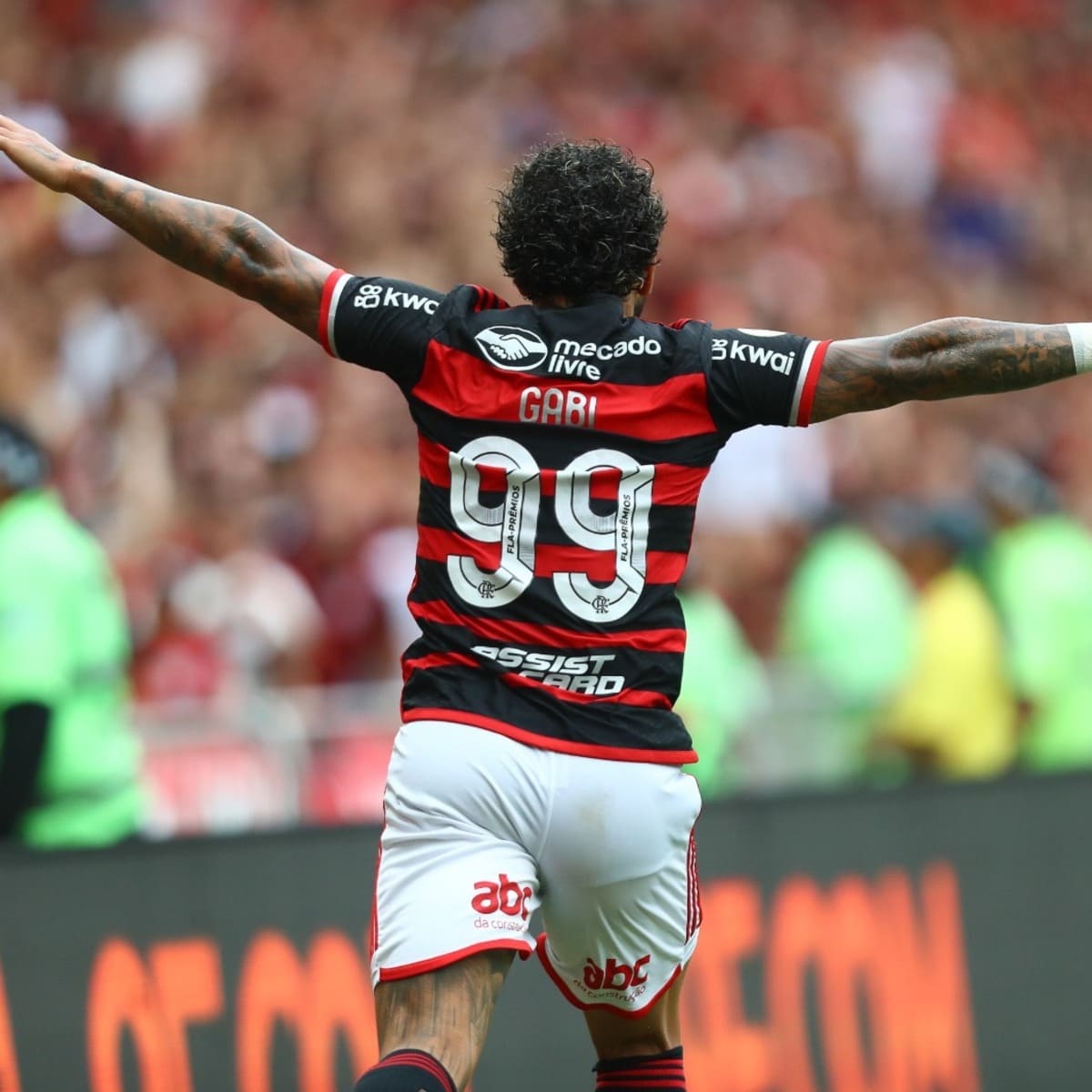 Gabigol se despede do Flamengo em empate com o Vitória