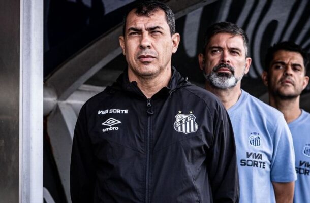 No fim do ano, ainda antes do Natal, o Vasco anunciou a contratação de Fábio Carille para técnico em 2025. Com os retornos de Jair e Paulinho, a expectativa é de um ano melhor do que 2024. Foto: Raul Baretta/Santos FC