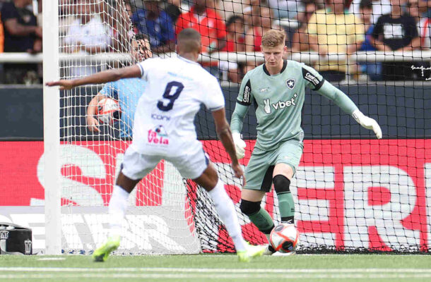 RAUL - Não conseguiu impedir o gol do adversário, na finalização de Denilson já dentro da área. No segundo tempo, falhou no gol de falta que sofreu,o segundo do Maricá. NOTA: 4,0. Vitor Silva/Botafogo