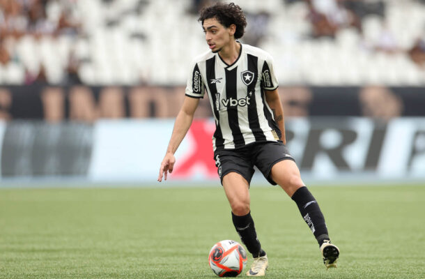 MATHEUS NASCIMENTO - Buscou fazer o pivô para tabelar com quem vinha de trás, mas como centroavante, não conseguiu ser perigoso na frente. NOTA: 5,0. Foto: Vitor Silva/Botafogo