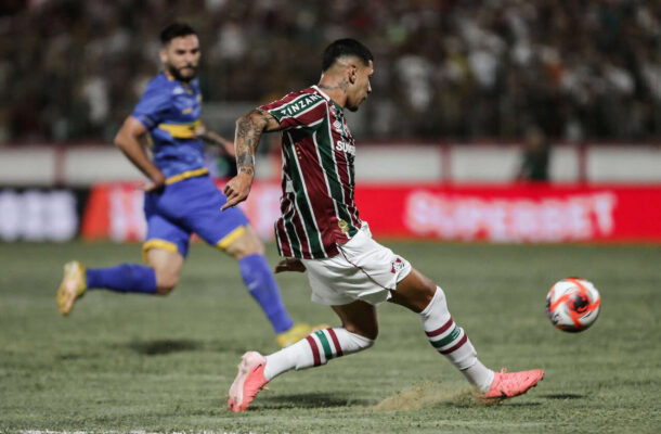 THIAGO HENRIQUE - Ajudou dando apoio pelos lados na parte ofensiva, além de contribuir defensivamente com coberturas. NOTA: 6,0 - Foto: Lucas Merçon / Fluminense FC