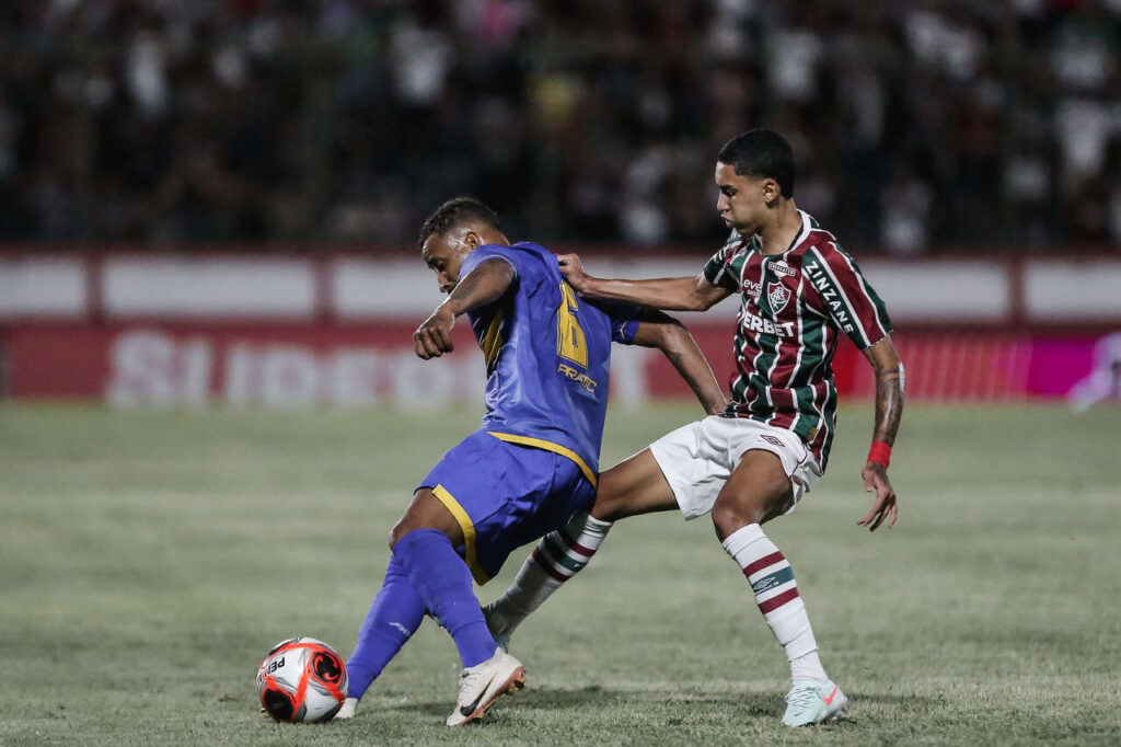 Isaque em ação no empate do Fluminense com o Sampaio Corrêa - Foto: Lucas Merçon/Fluminense