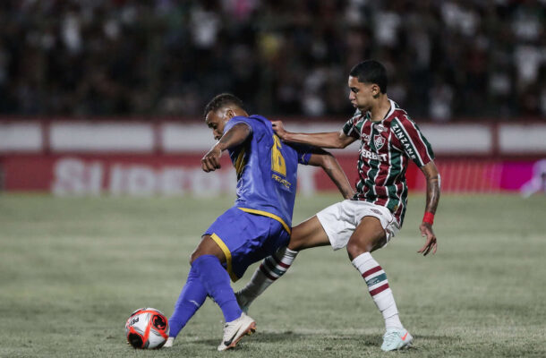 ISAQUE - Foi discreto e ficou um pouco preso na marcação, tendo dificuldades para criar. Na etapa final, teve uma chance após receber passe de Riquelme, mas parou no goleiro Zé Carlos. NOTA: 5,5 - Foto: Lucas Merçon / Fluminense FC