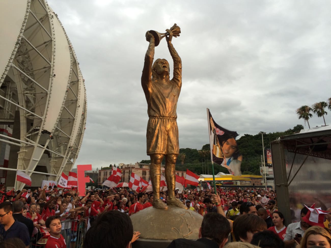Fernandão ganhou estátua no Beira-Rio
